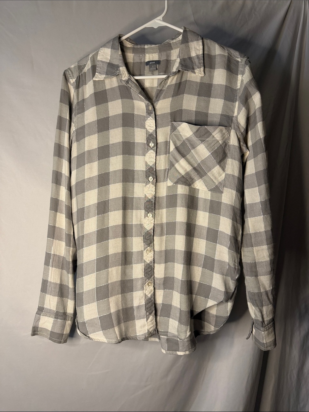 aerie Button-Up Shirt Womens Size S Gray White Like New Plaid Long Sleeve Pocket